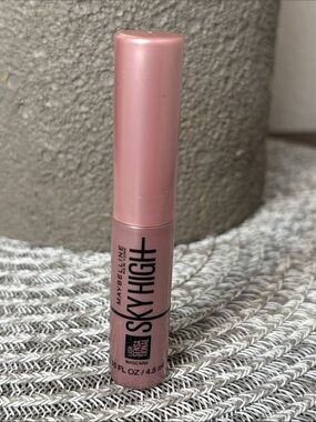 ❤️$2 NWT Maybelline Sky High Very Black .15oz Mascara